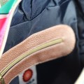 wnętrze plecaka damskiego Chula z podszewką i kieszenią na zamek, czarny materiał, detale widoczne