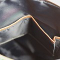 wnętrze plecaka damskiego Chula z podszewką i przegrodami, czarny materiał, detale widoczne, dwie małe kieszenie na drobiazgi